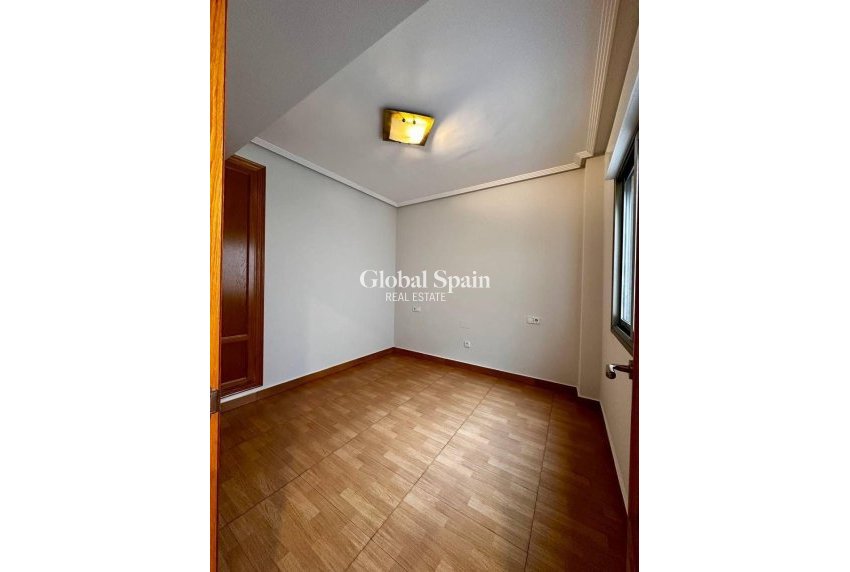 Wederverkoop - Penthouse -
TORREVIEJA - Estacion de autobuses