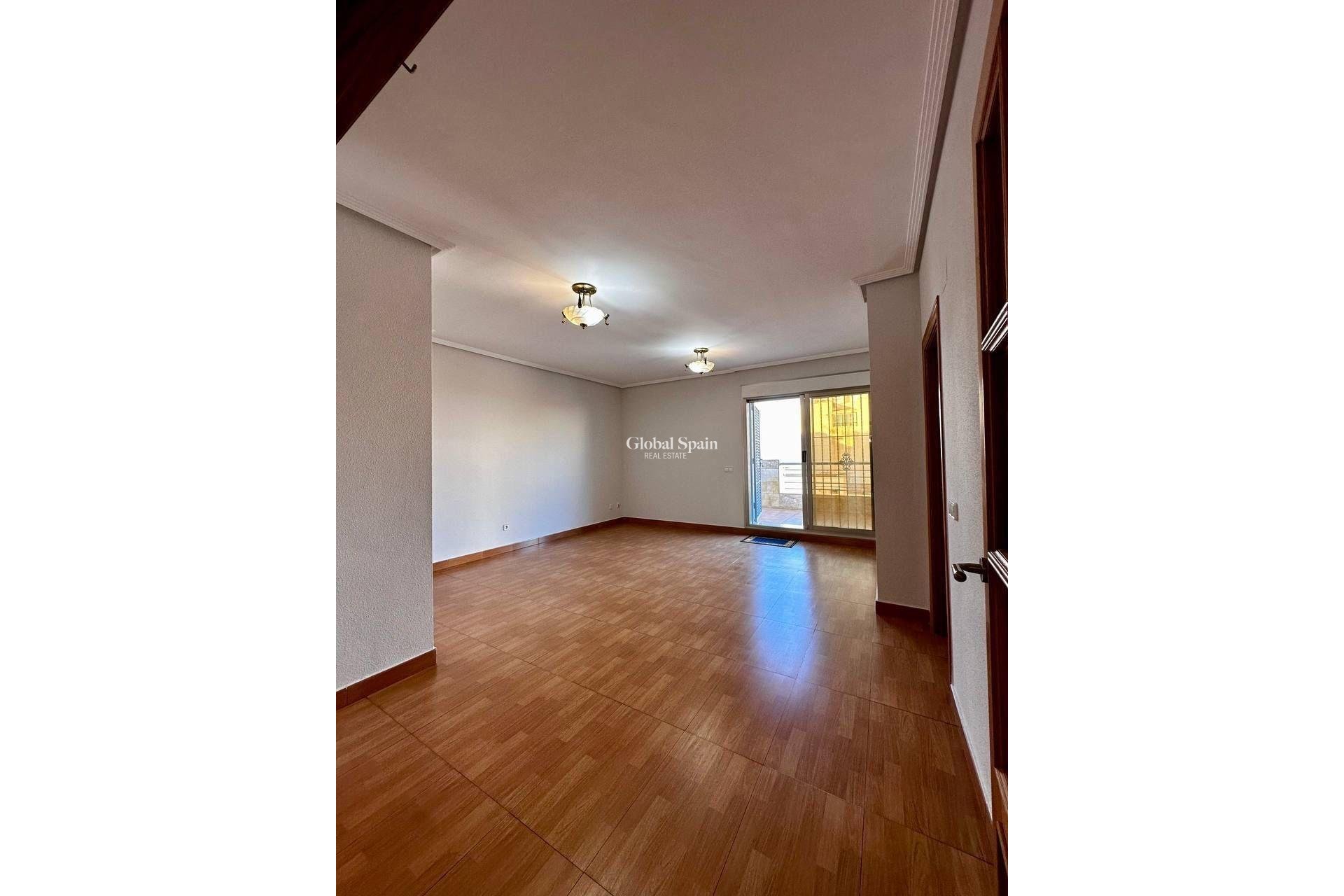 Wederverkoop - Penthouse -
TORREVIEJA - Estacion de autobuses