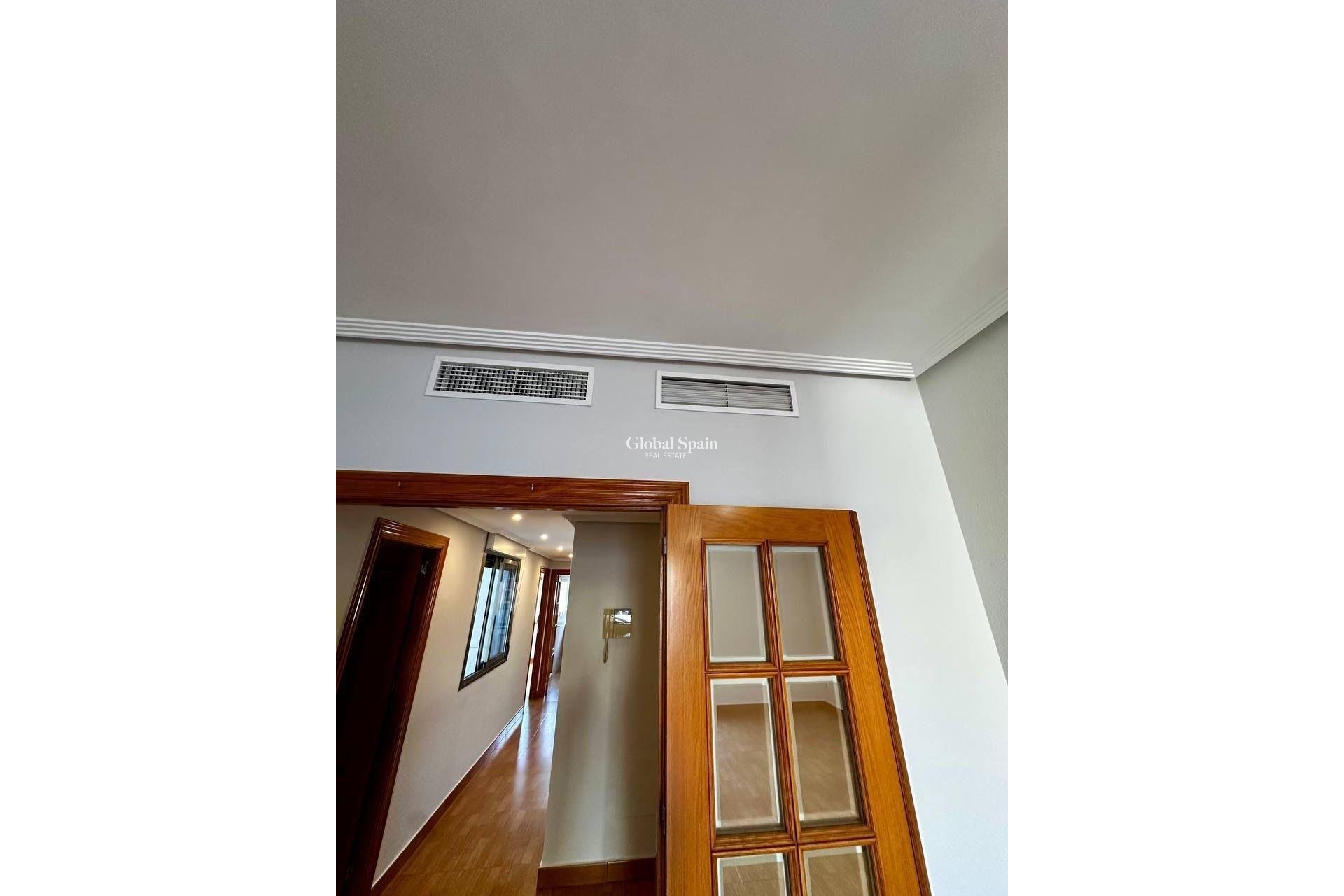 Wederverkoop - Penthouse -
TORREVIEJA - Estacion de autobuses