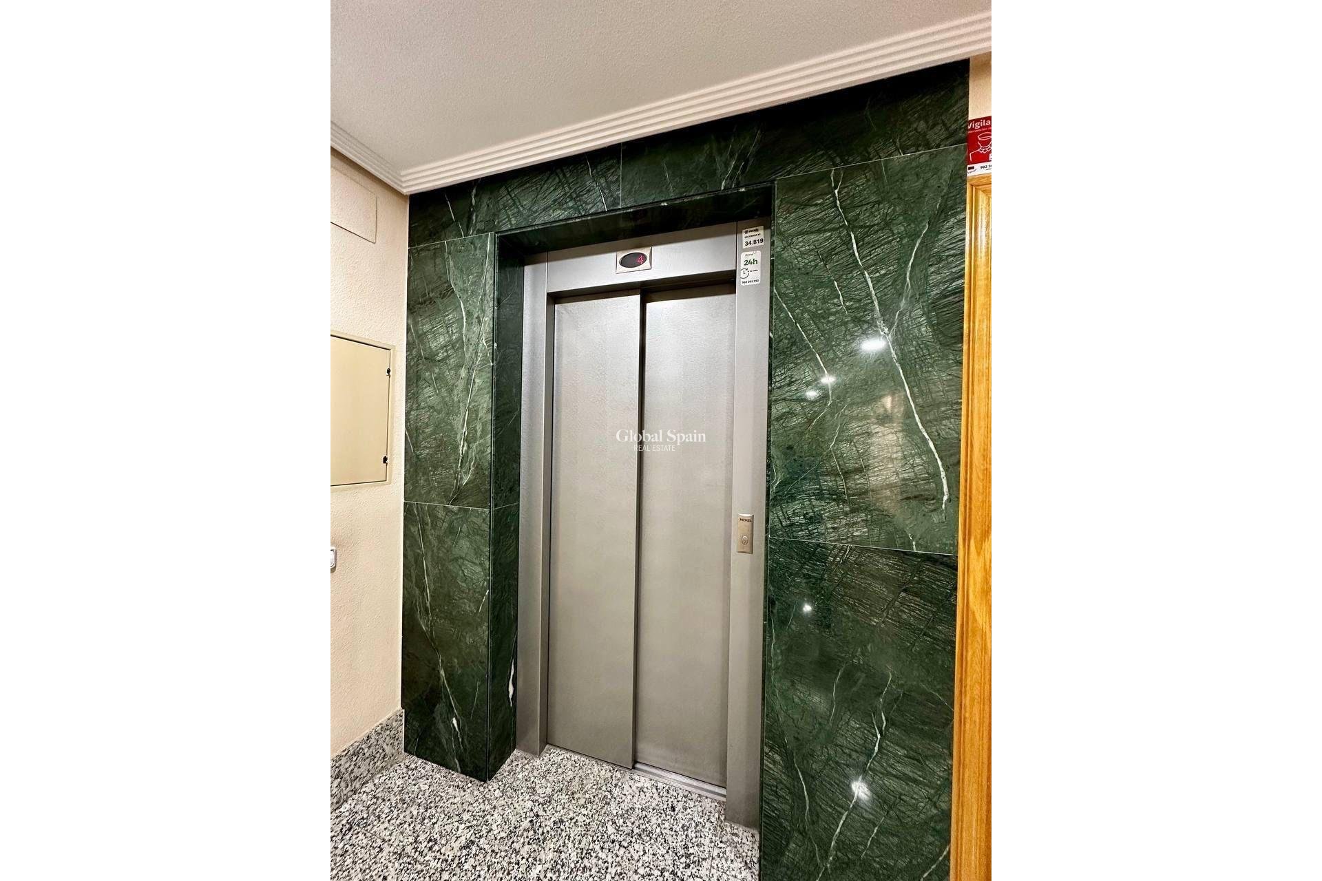 Wederverkoop - Penthouse -
TORREVIEJA - Estacion de autobuses