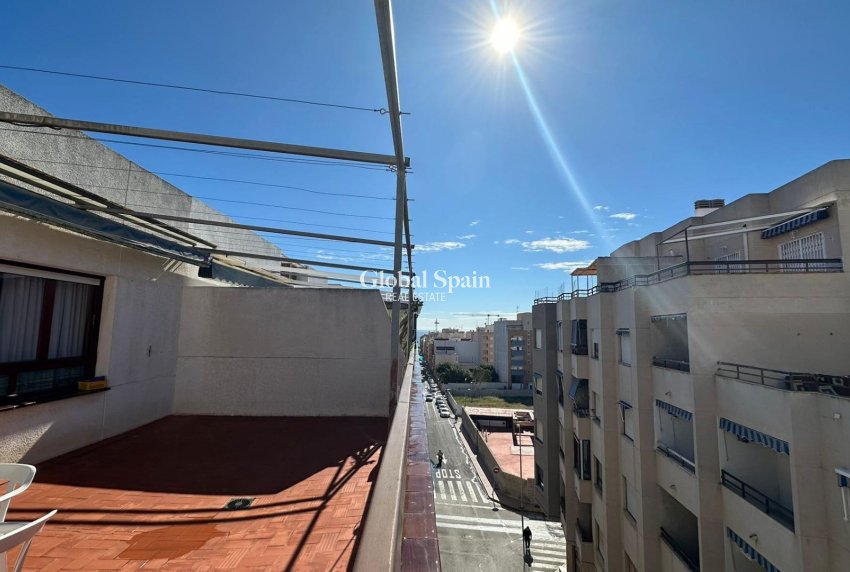 Wederverkoop - PENTHOUSE -
TORREVIEJA - Estacion de autobuses