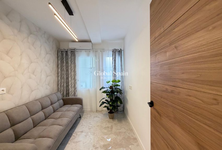 Wederverkoop - PENTHOUSE -
TORREVIEJA - Estacion de autobuses