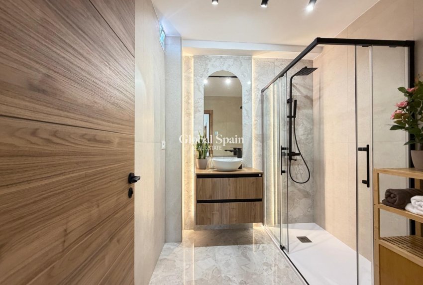 Wederverkoop - PENTHOUSE -
TORREVIEJA - Estacion de autobuses