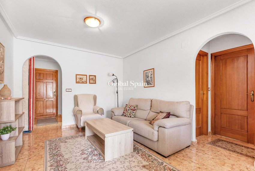 Wederverkoop - PENTHOUSE -
TORREVIEJA - Estacion de autobuses