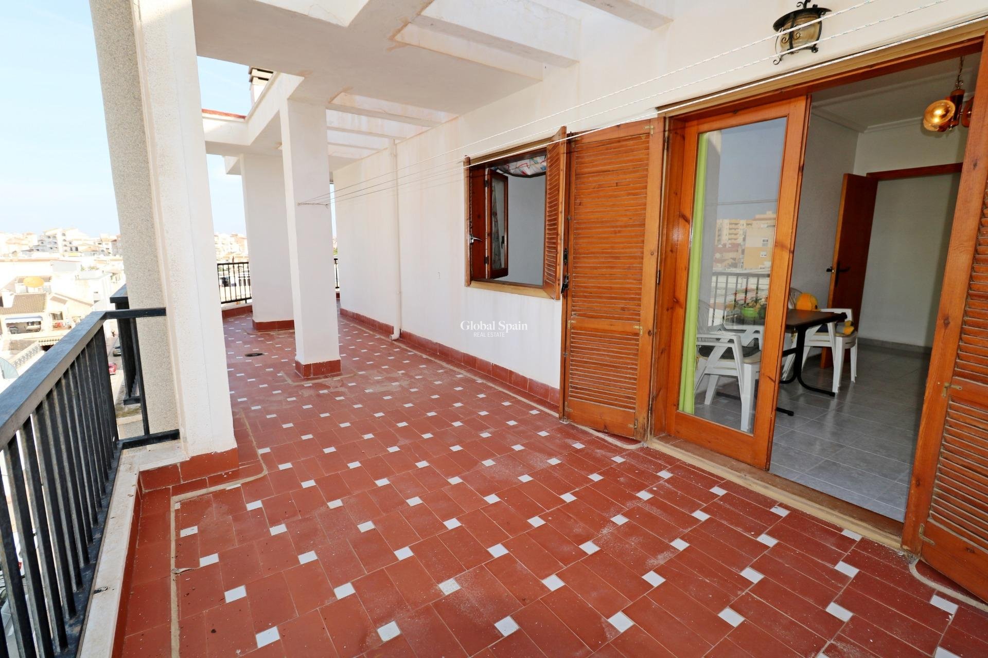 Wederverkoop - PENTHOUSE -
TORREVIEJA - Habaneras