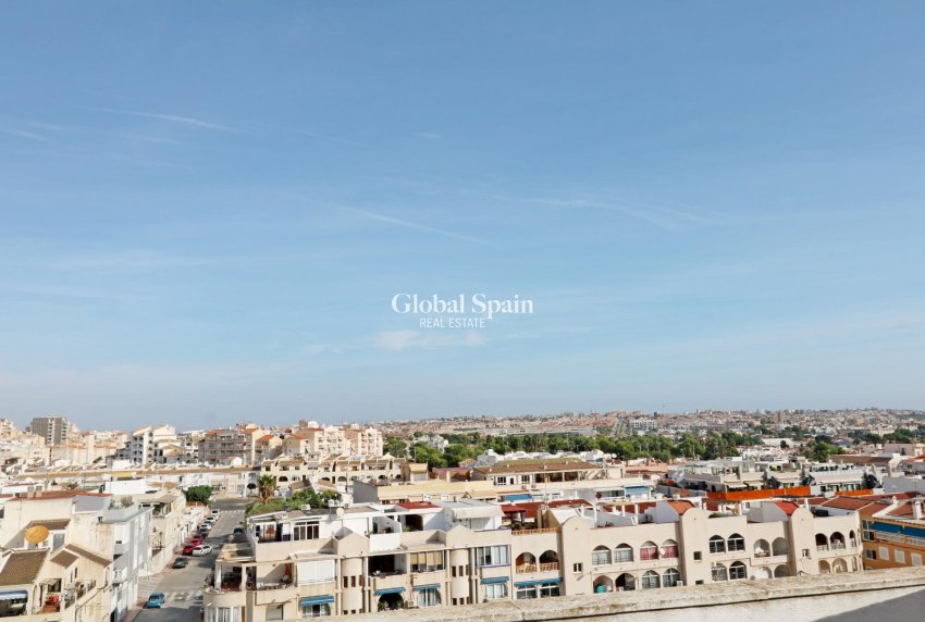Wederverkoop - PENTHOUSE -
TORREVIEJA - Habaneras