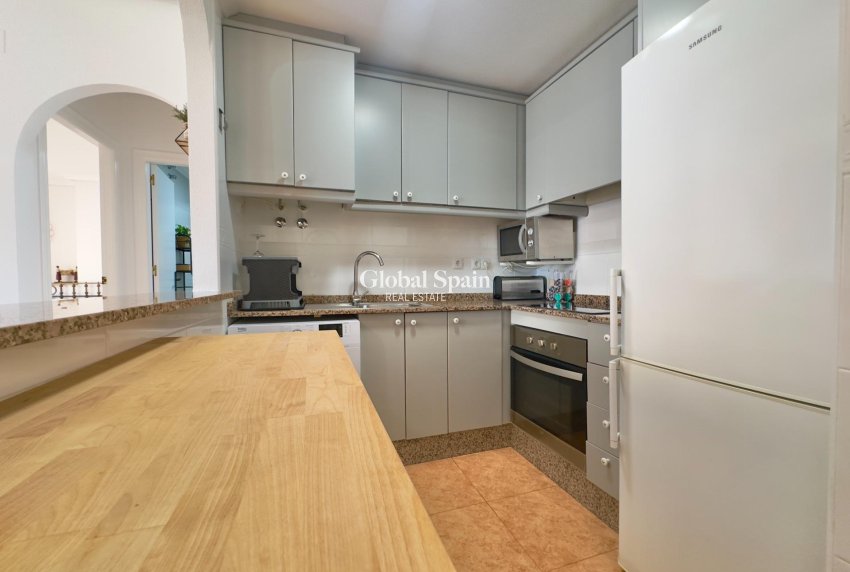 Wederverkoop - PENTHOUSE -
TORREVIEJA - La Mata pueblo