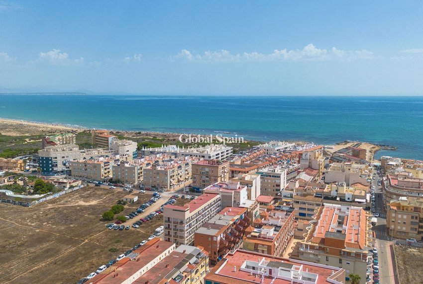 Wederverkoop - PENTHOUSE -
TORREVIEJA - La Mata pueblo
