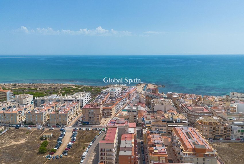 Wederverkoop - PENTHOUSE -
TORREVIEJA - La Mata pueblo