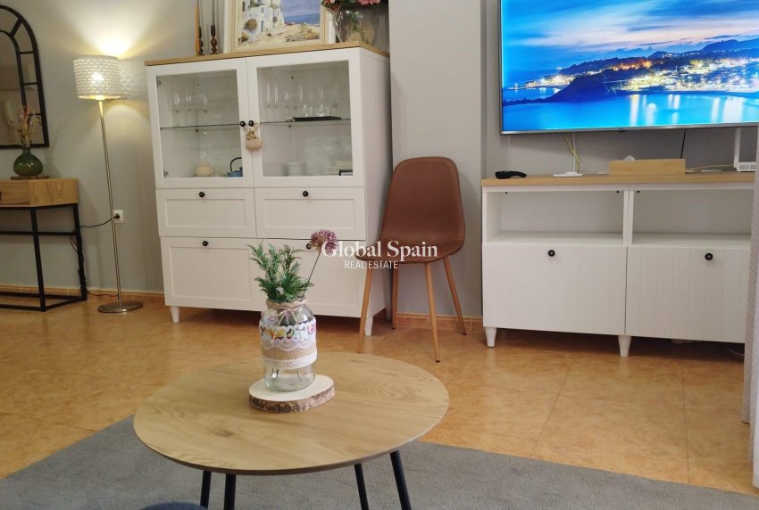 Wederverkoop - PENTHOUSE -
TORREVIEJA - La Mata