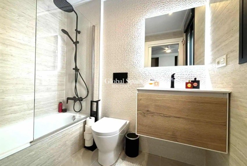 Wederverkoop - PENTHOUSE -
TORREVIEJA - Las Piscinas Naturales
