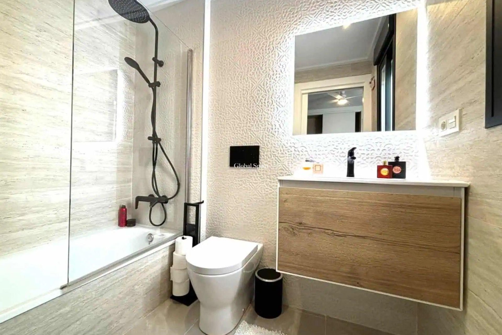 Wederverkoop - PENTHOUSE -
TORREVIEJA - Las Piscinas Naturales