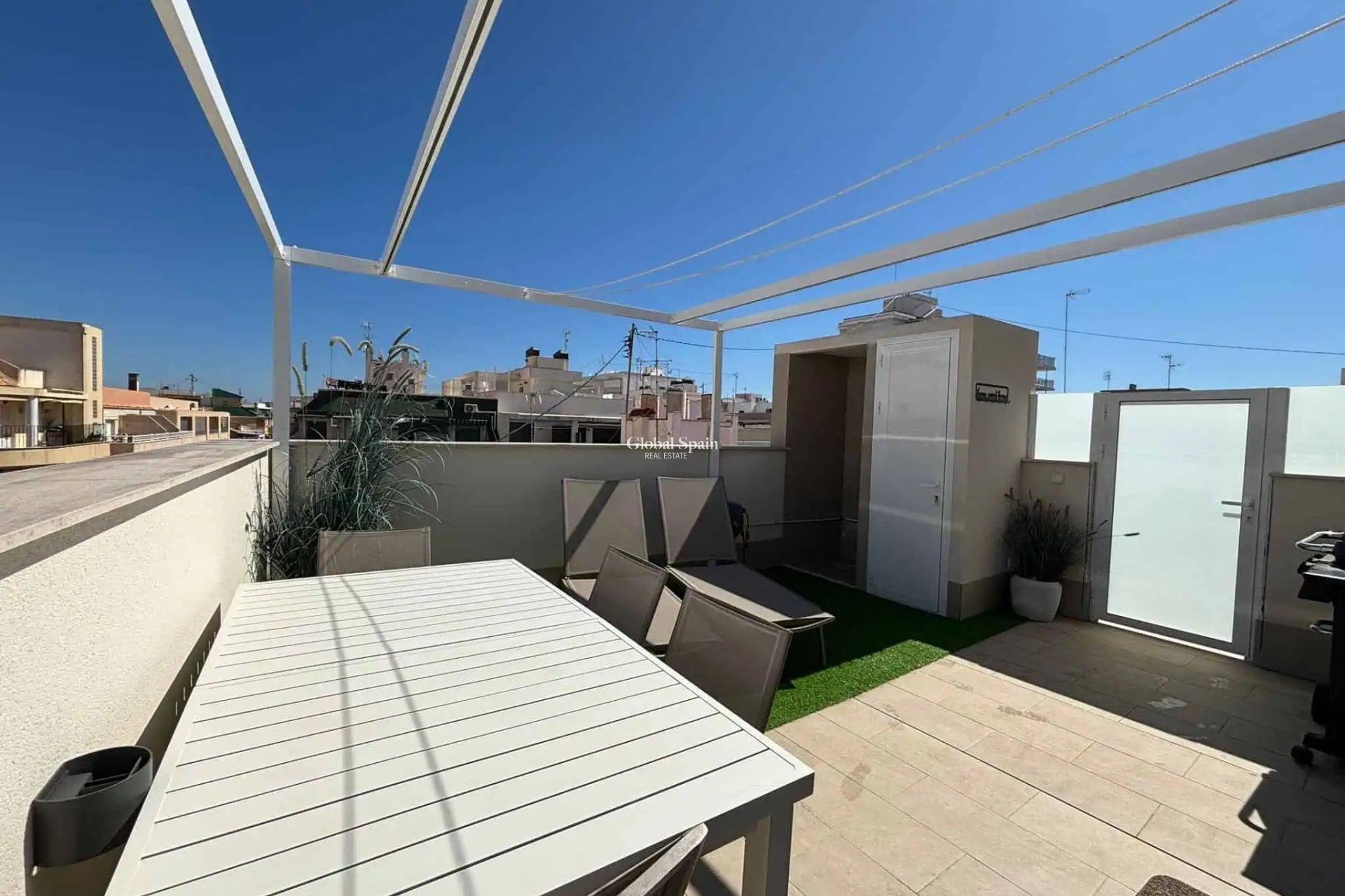 Wederverkoop - PENTHOUSE -
TORREVIEJA - Las Piscinas Naturales