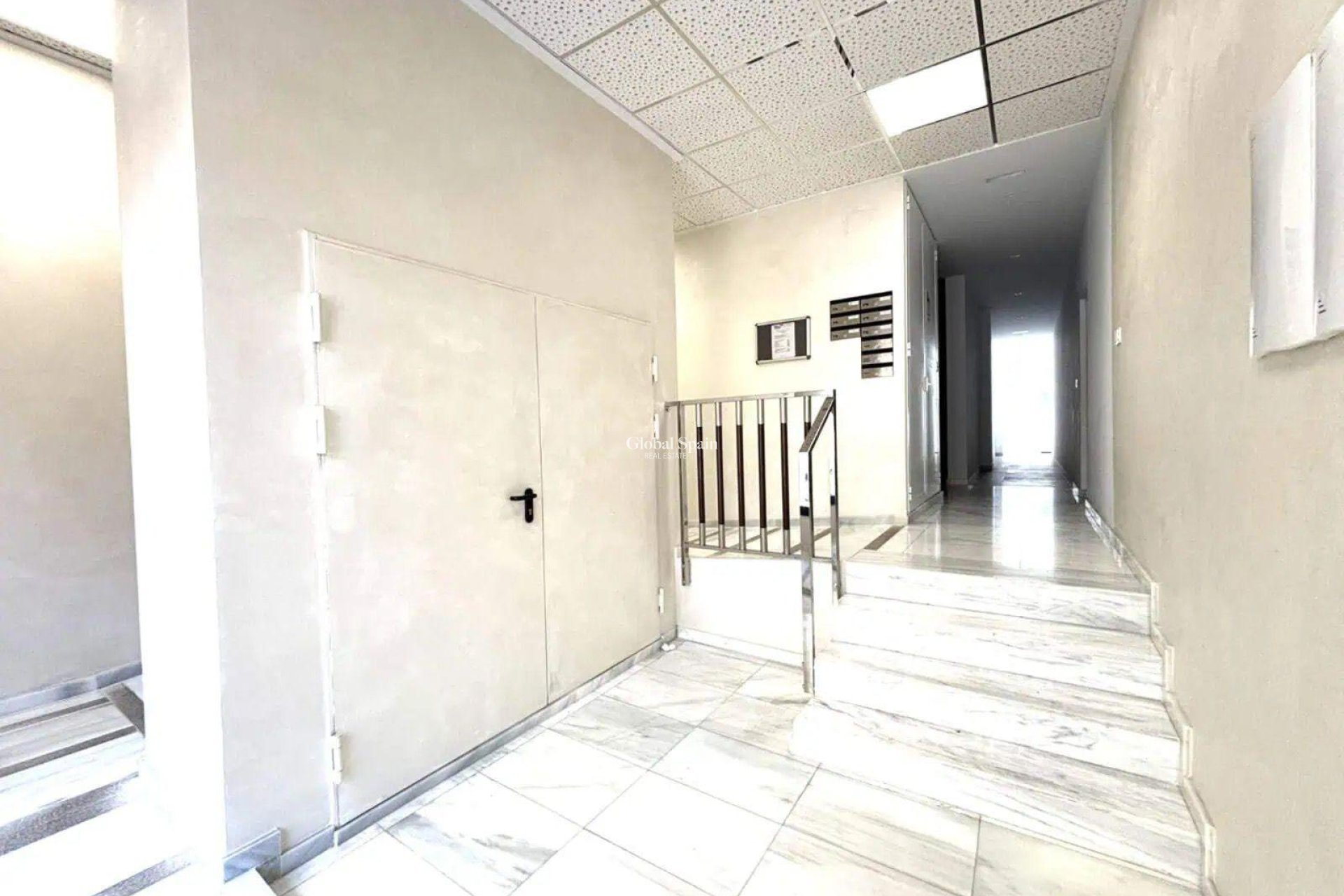 Wederverkoop - PENTHOUSE -
TORREVIEJA - Las Piscinas Naturales