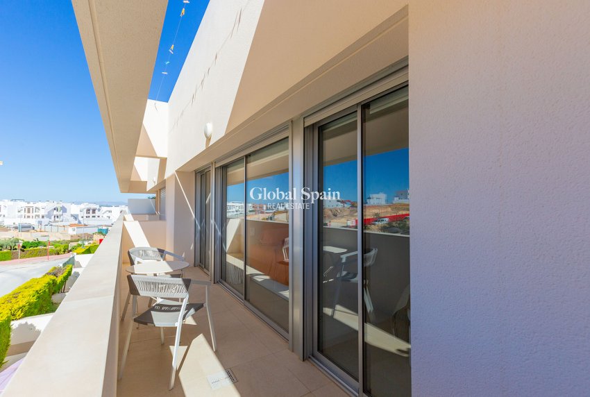 Wederverkoop - PENTHOUSE -
TORREVIEJA - LOS BALCONES - LOS ALTOS