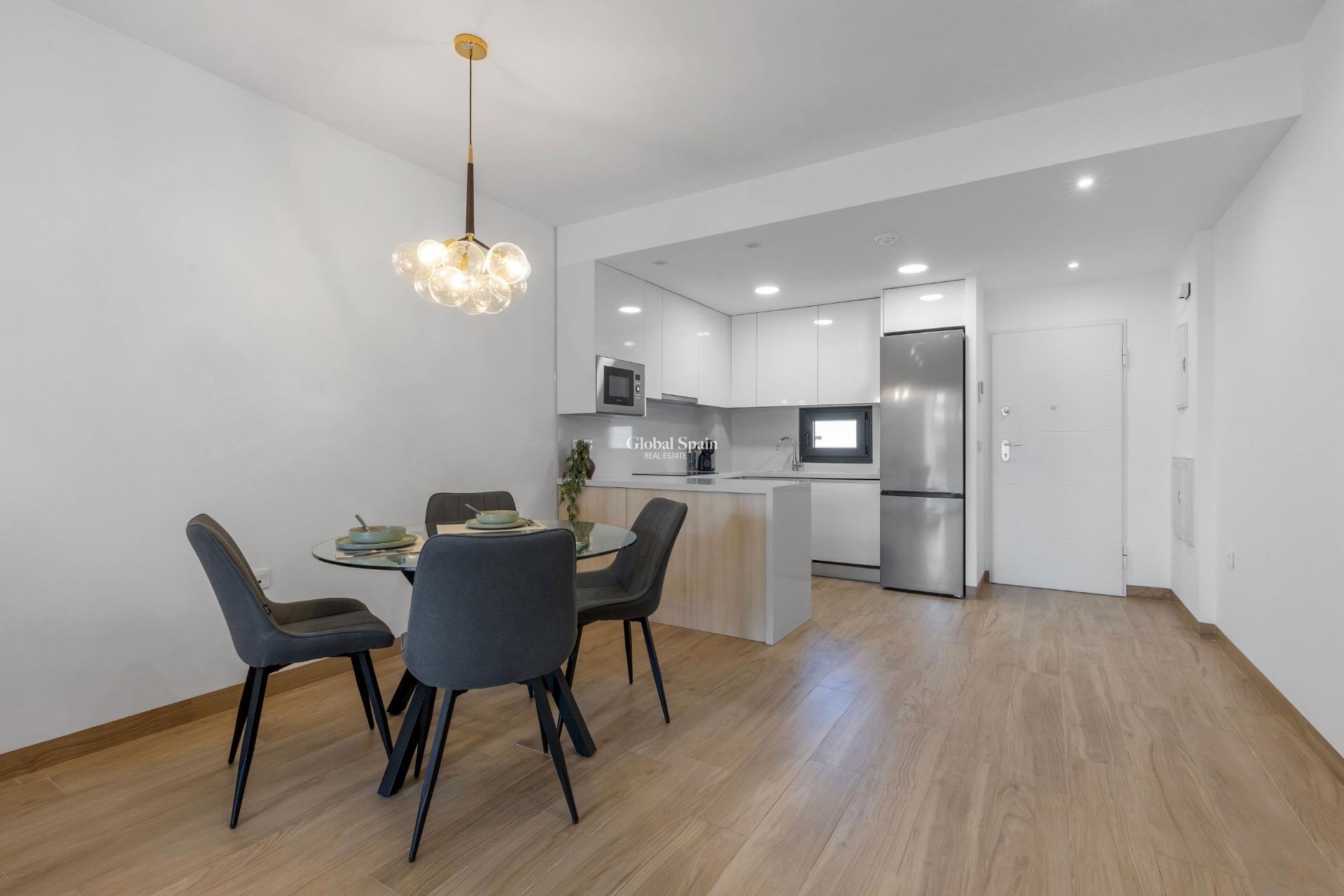 Wederverkoop - PENTHOUSE -
TORREVIEJA - LOS BALCONES - LOS ALTOS