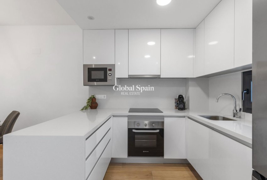 Wederverkoop - PENTHOUSE -
TORREVIEJA - LOS BALCONES - LOS ALTOS