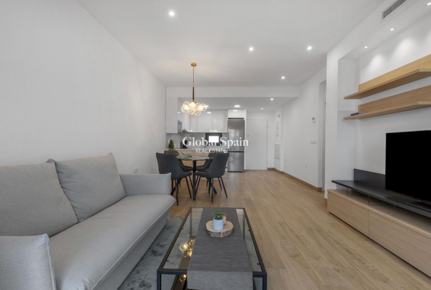 Wederverkoop - PENTHOUSE -
TORREVIEJA - LOS BALCONES - LOS ALTOS