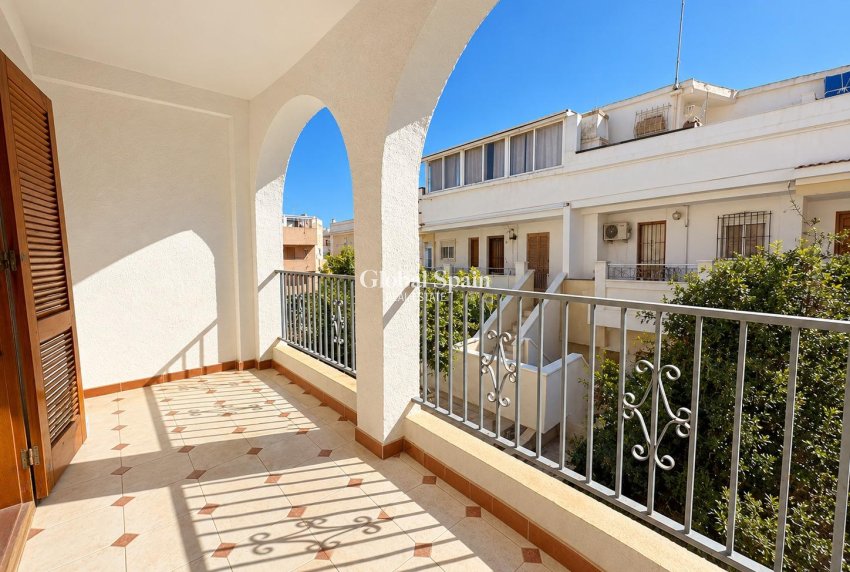 Wederverkoop - PENTHOUSE -
TORREVIEJA - Los Europeos