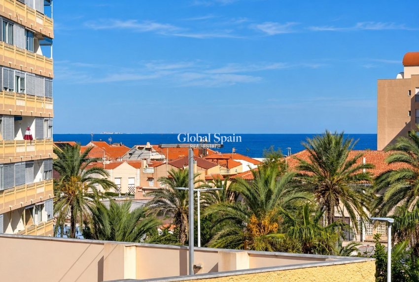 Wederverkoop - PENTHOUSE -
TORREVIEJA - Los Europeos