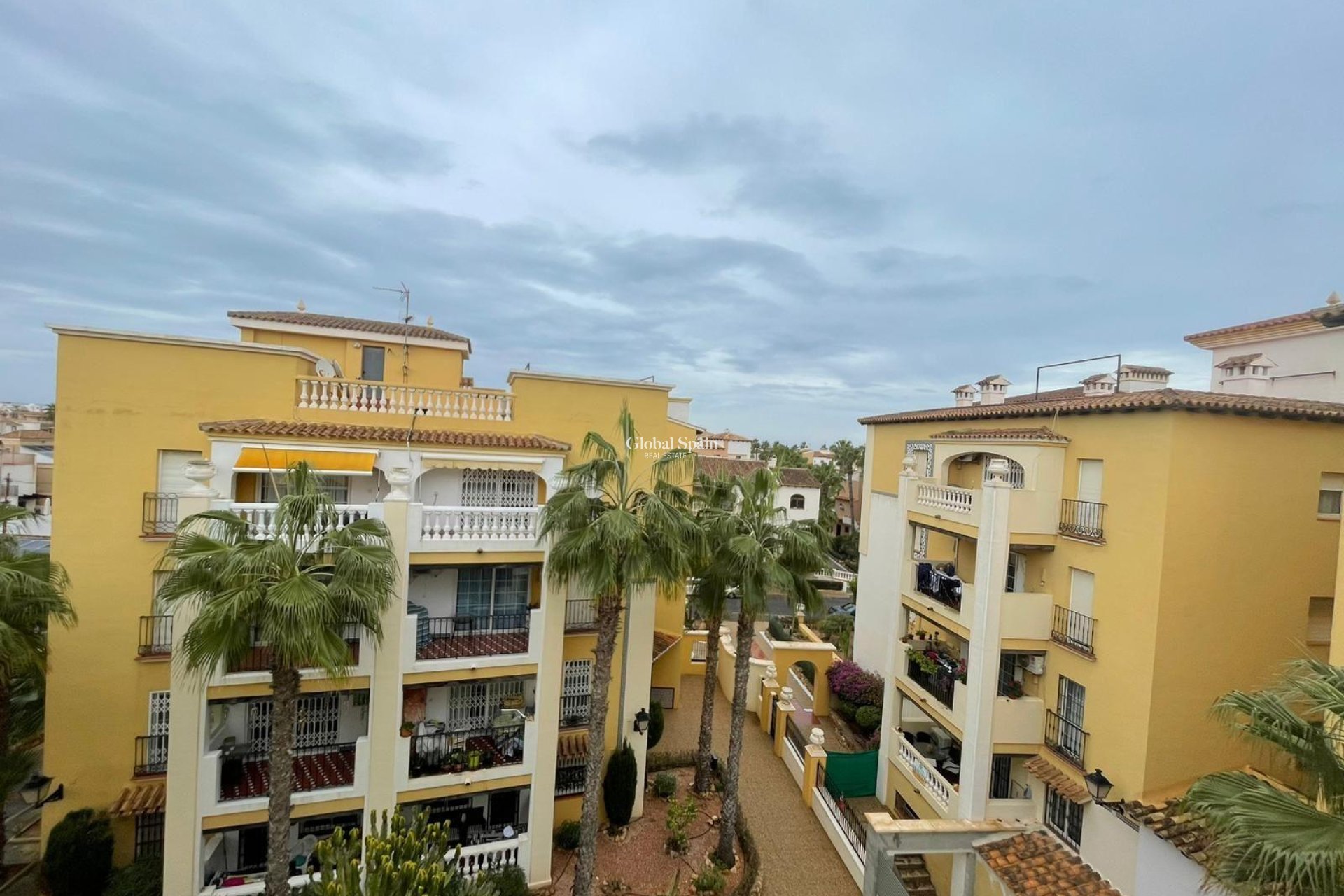 Wederverkoop - PENTHOUSE -
TORREVIEJA - Los Frutales