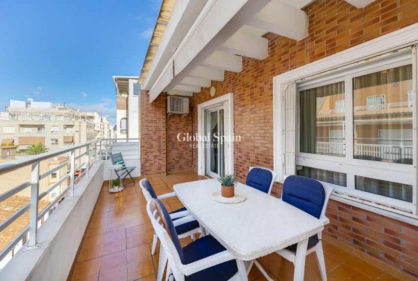 Wederverkoop - PENTHOUSE -
TORREVIEJA - Paseo maritimo