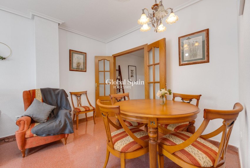 Wederverkoop - PENTHOUSE -
TORREVIEJA - Paseo maritimo