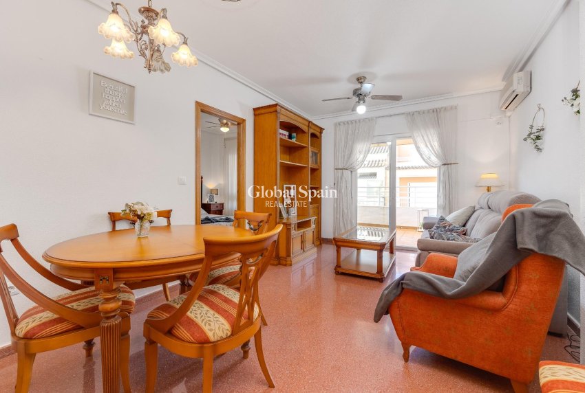 Wederverkoop - PENTHOUSE -
TORREVIEJA - Paseo maritimo