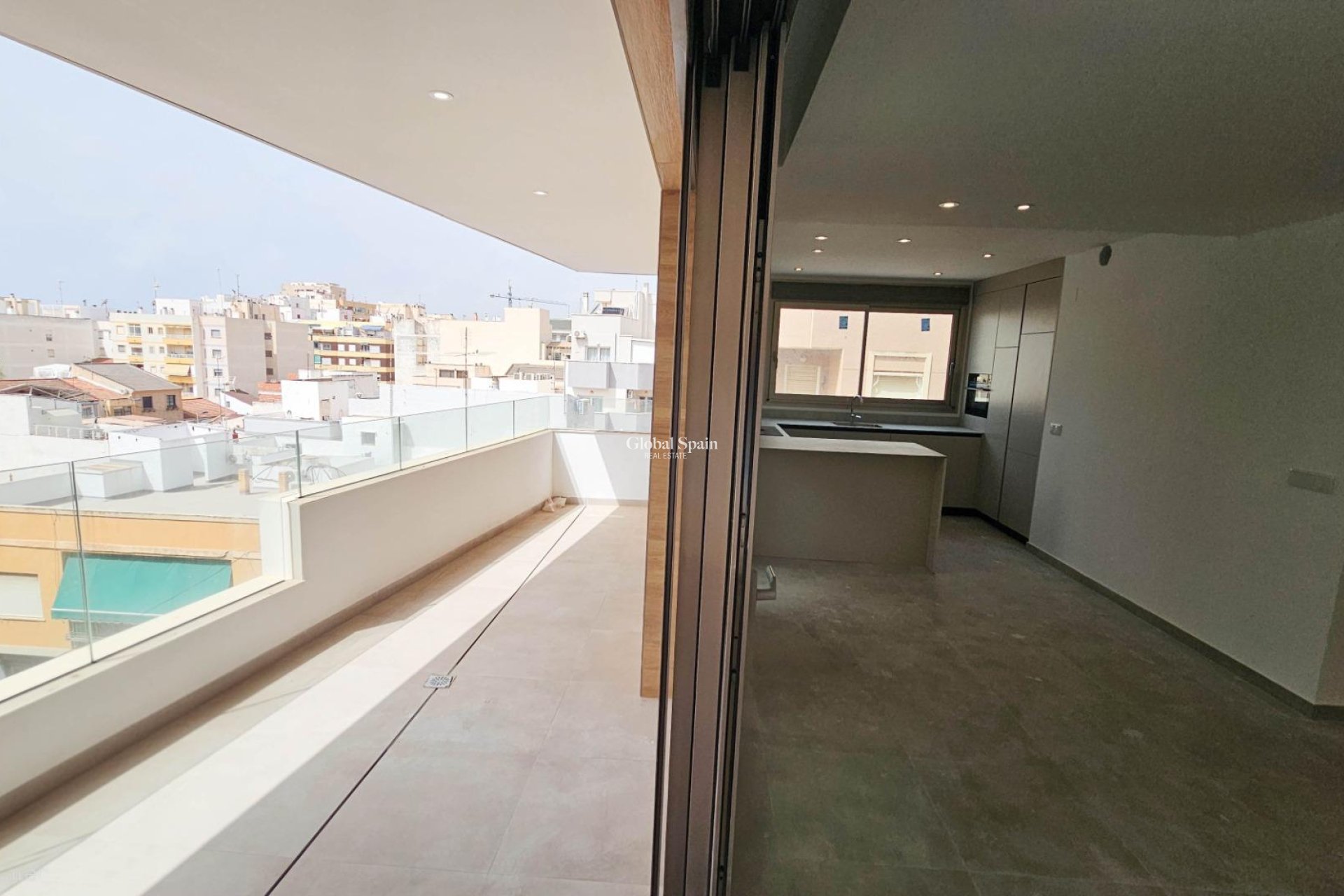 Wederverkoop - PENTHOUSE -
TORREVIEJA - Paseo maritimo