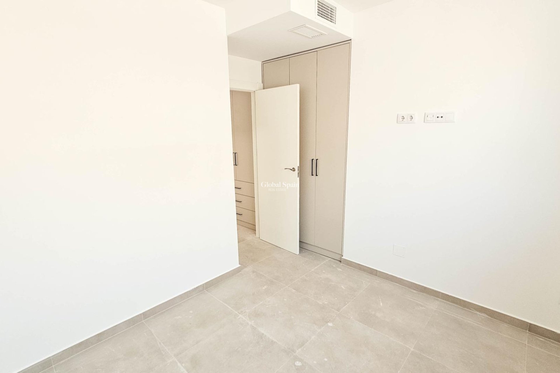 Wederverkoop - PENTHOUSE -
TORREVIEJA - Paseo maritimo