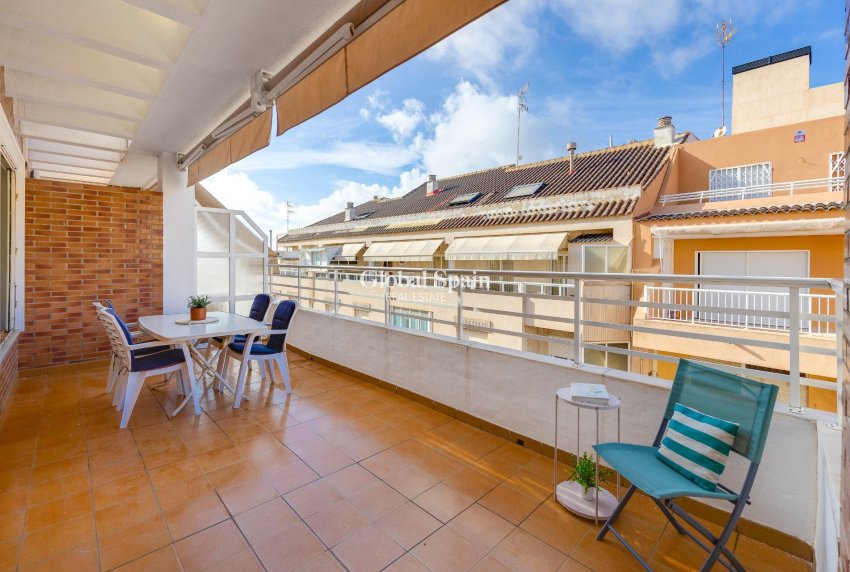 Wederverkoop - PENTHOUSE -
TORREVIEJA - Paseo maritimo