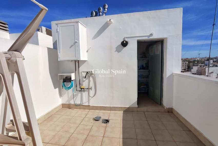 Wederverkoop - PENTHOUSE -
TORREVIEJA - Paseo maritimo