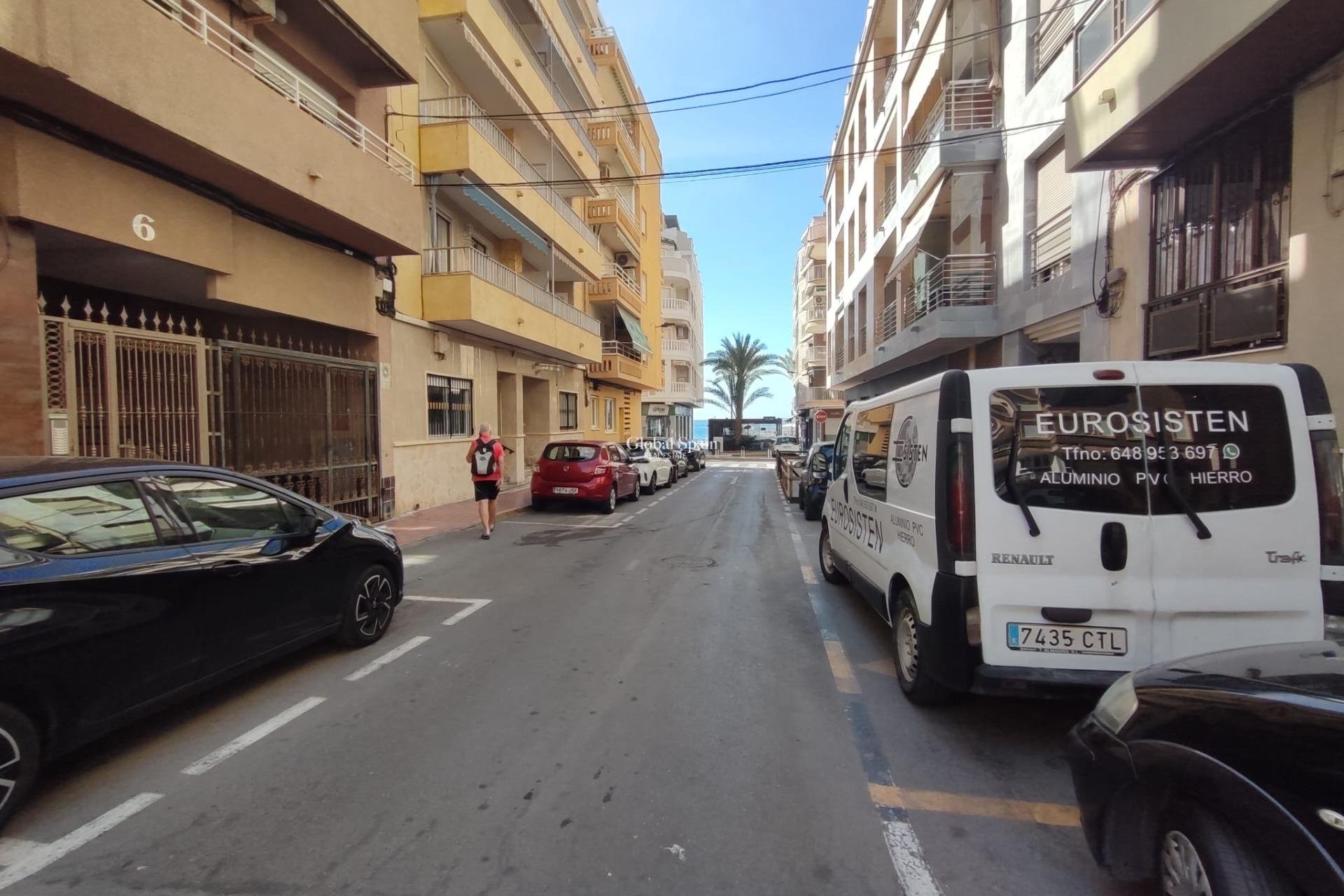 Wederverkoop - PENTHOUSE -
TORREVIEJA - Paseo maritimo