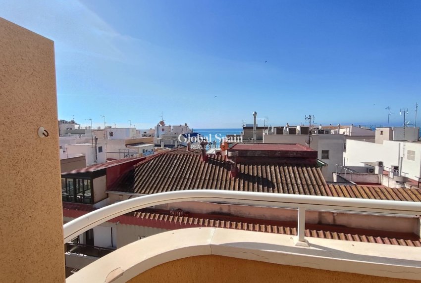 Wederverkoop - PENTHOUSE -
TORREVIEJA - Paseo maritimo