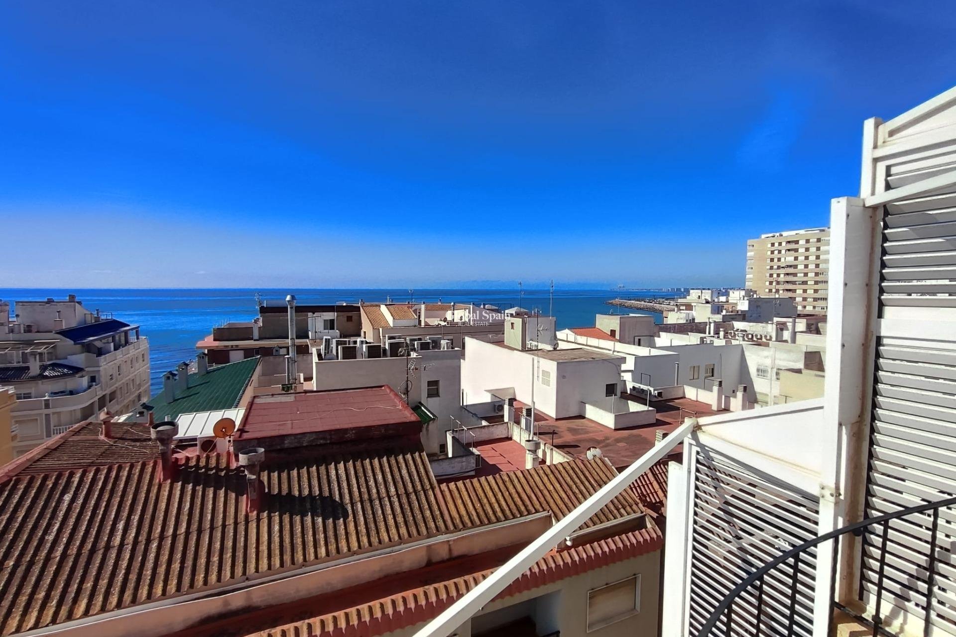 Wederverkoop - PENTHOUSE -
TORREVIEJA - Paseo maritimo