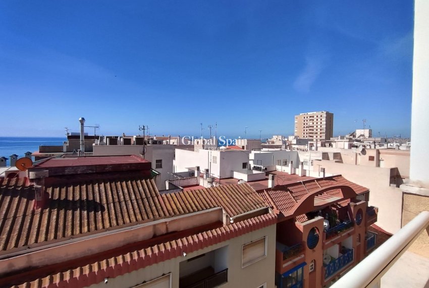 Wederverkoop - PENTHOUSE -
TORREVIEJA - Paseo maritimo