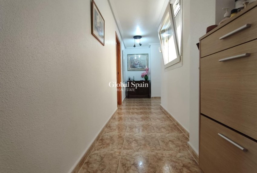 Wederverkoop - PENTHOUSE -
TORREVIEJA - Paseo maritimo