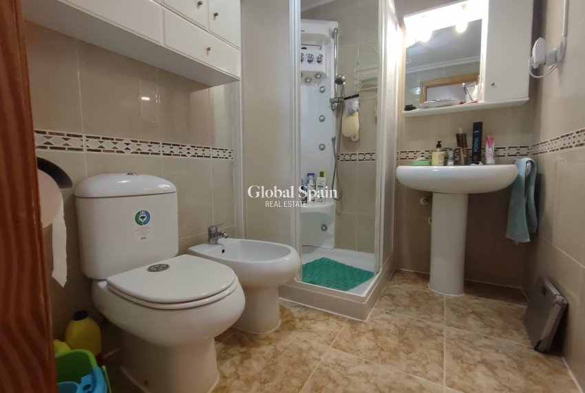 Wederverkoop - PENTHOUSE -
TORREVIEJA - Paseo maritimo