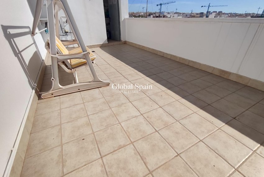 Wederverkoop - PENTHOUSE -
TORREVIEJA - Paseo maritimo