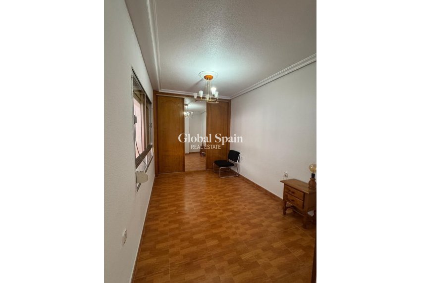 Wederverkoop - PENTHOUSE -
TORREVIEJA - Playa de los Locos