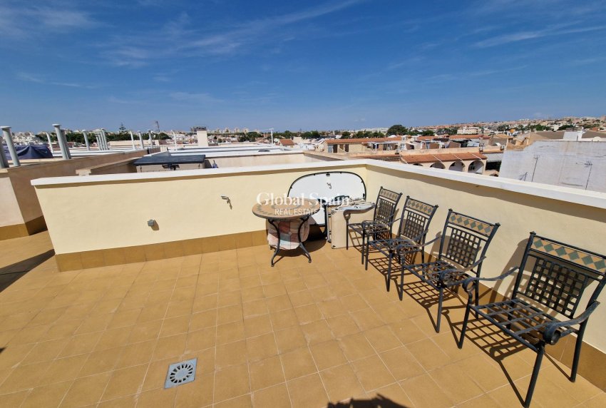 Wederverkoop - PENTHOUSE -
TORREVIEJA - Playa de los Locos