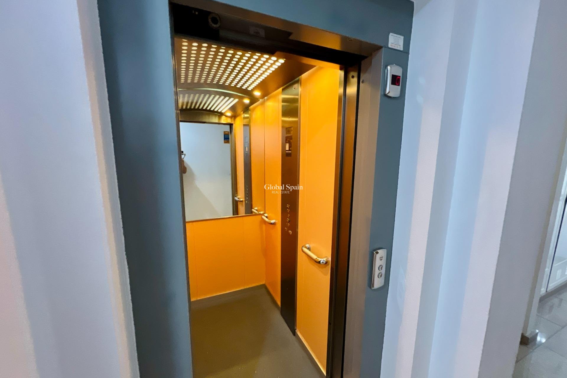 Wederverkoop - PENTHOUSE -
TORREVIEJA - Playa de los Locos