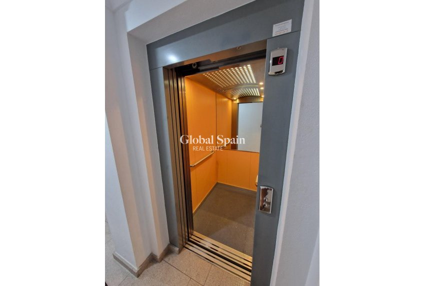 Wederverkoop - PENTHOUSE -
TORREVIEJA - Playa de los Locos