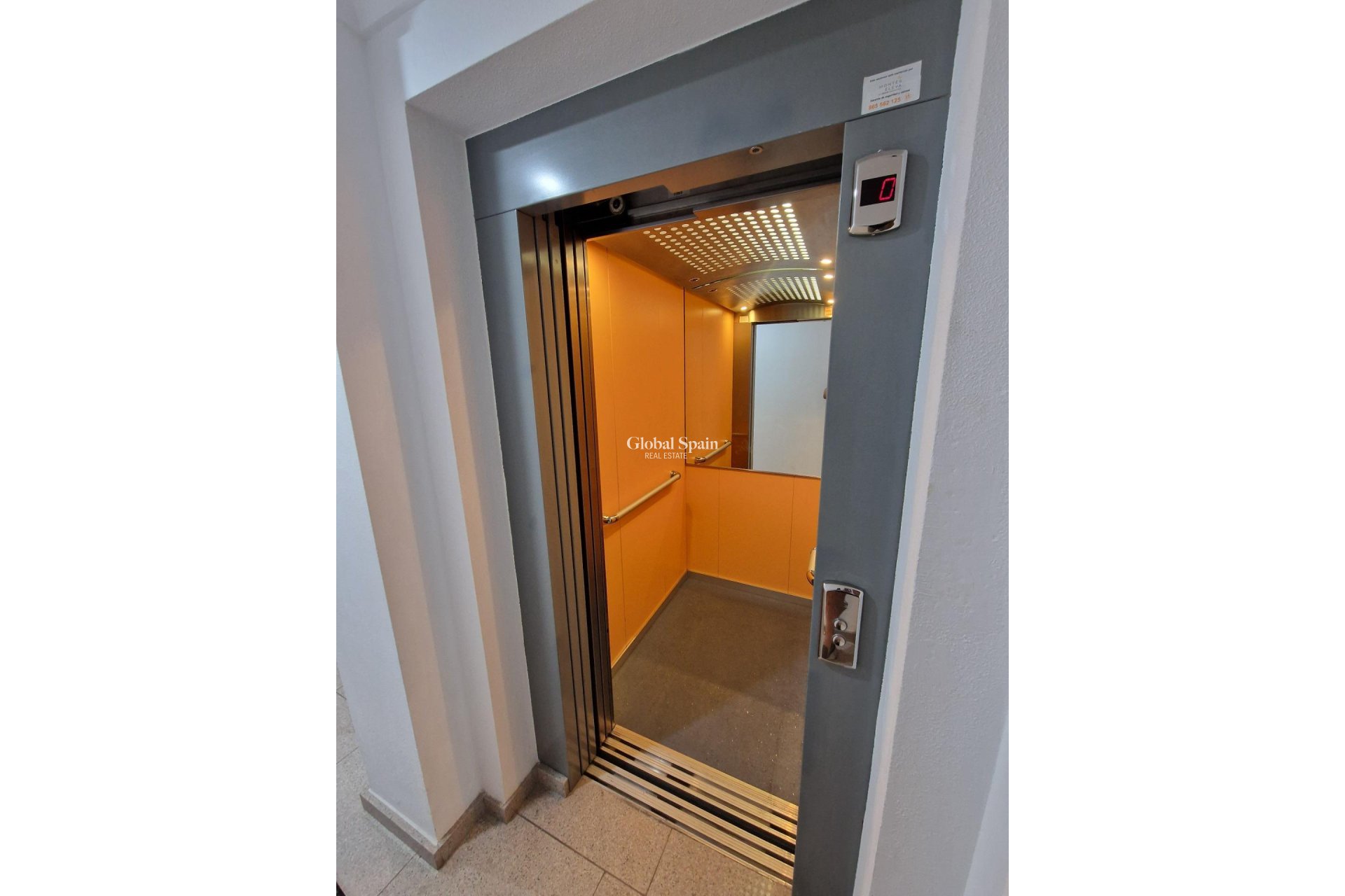 Wederverkoop - PENTHOUSE -
TORREVIEJA - Playa de los Locos