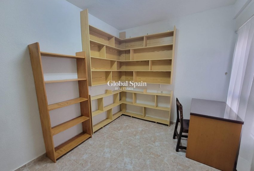 Wederverkoop - PENTHOUSE -
TORREVIEJA - Playa de los Locos