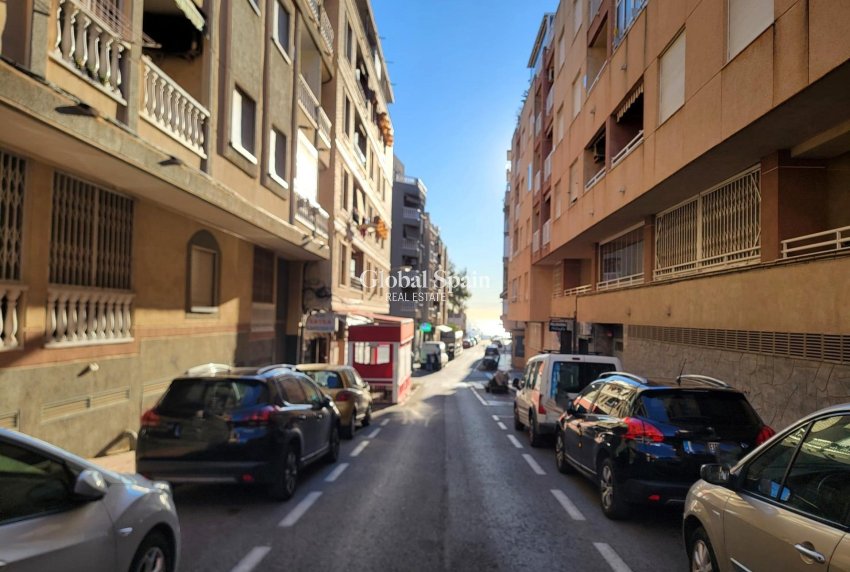 Wederverkoop - PENTHOUSE -
TORREVIEJA - Playa de los Locos