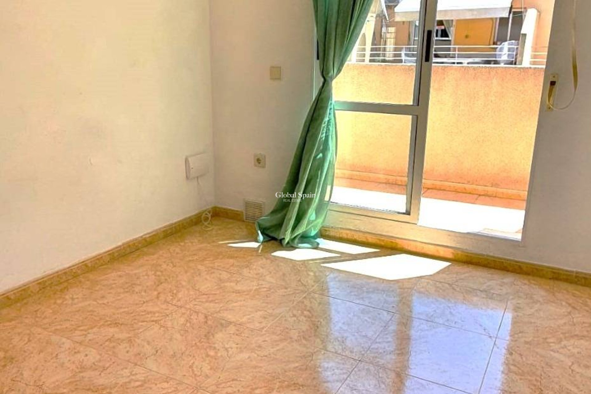 Wederverkoop - PENTHOUSE -
TORREVIEJA - Playa de los Locos