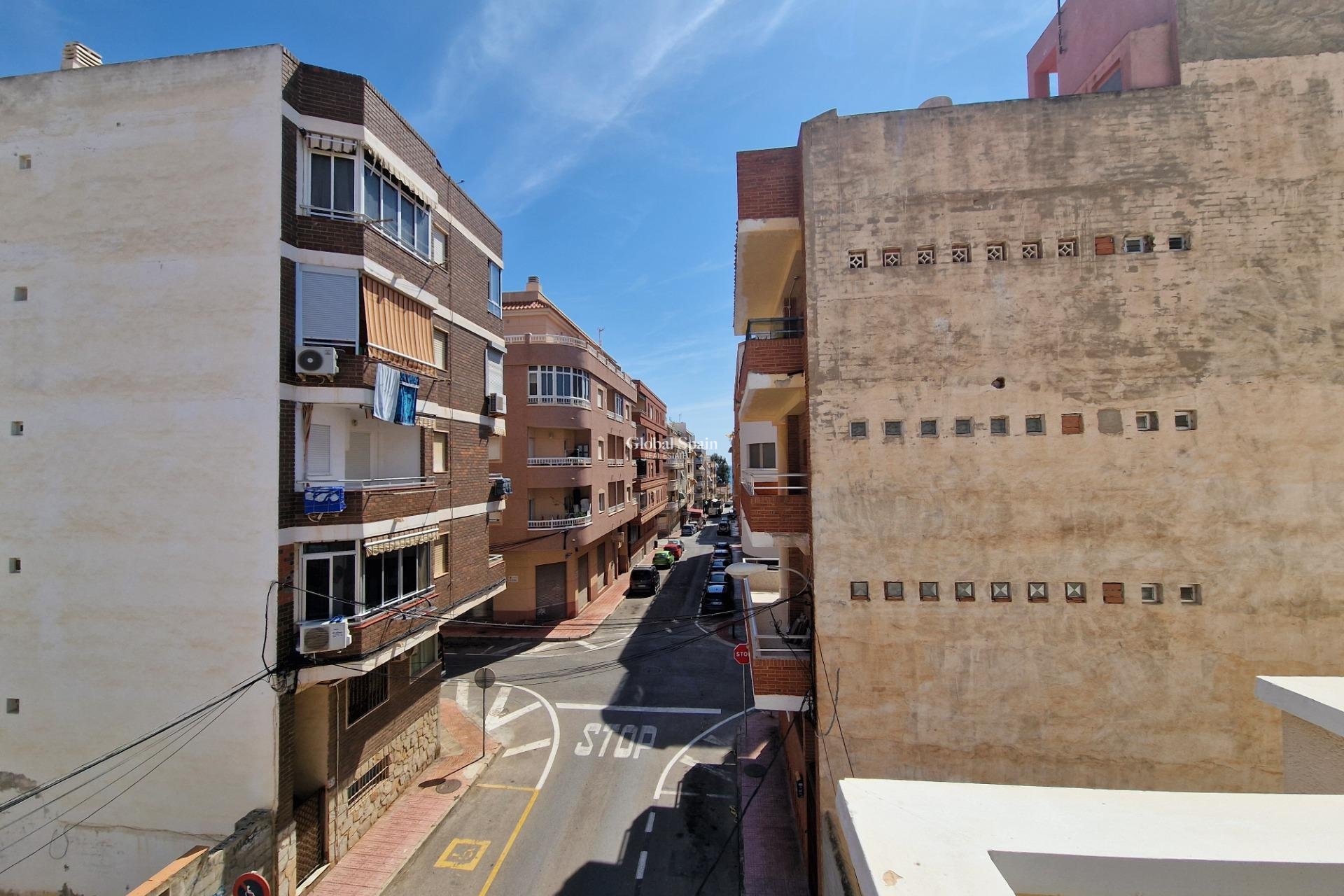 Wederverkoop - PENTHOUSE -
TORREVIEJA - Playa de los Locos