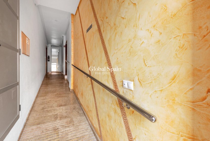 Wederverkoop - PENTHOUSE -
TORREVIEJA - Playa de los locos