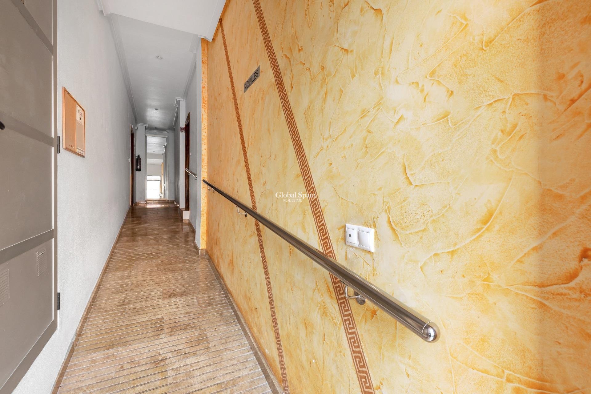 Wederverkoop - PENTHOUSE -
TORREVIEJA - Playa de los locos